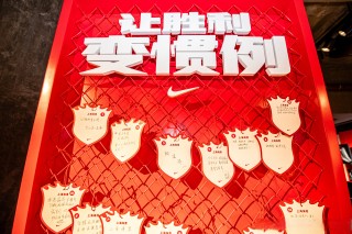 激烈角逐让球迷为之疯狂，谁能夺冠？的简单介绍